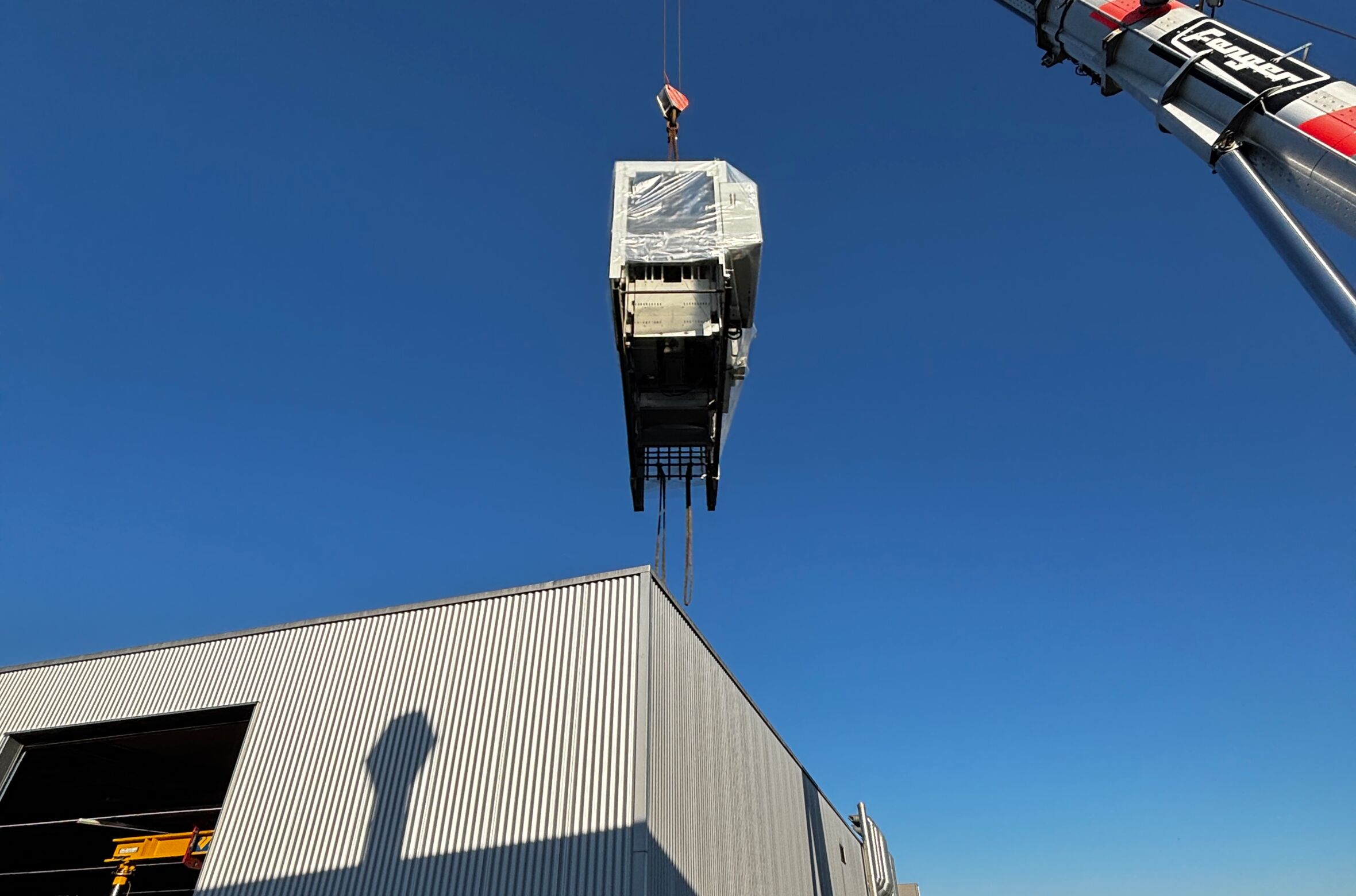 Maschine fliegt ein